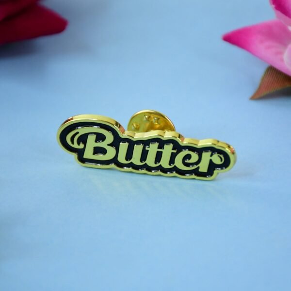 Stylish Metal Badge Pin â€“ Single Piece (Random Design)